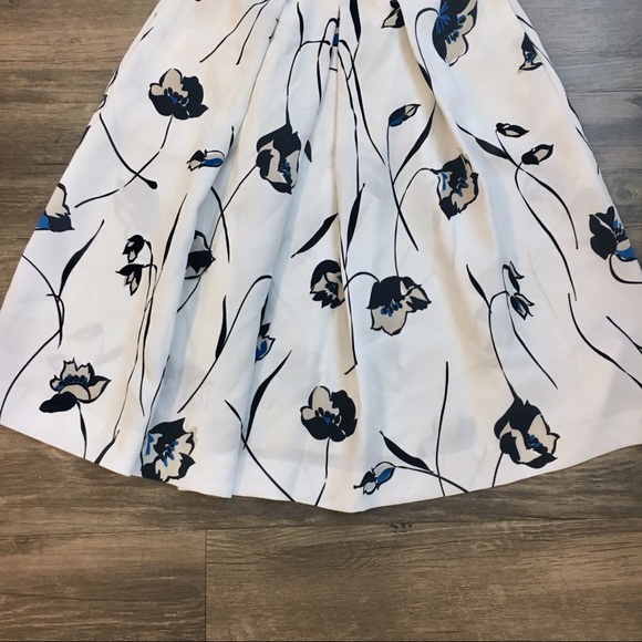 SOLD‼️ZARA BASIC Floral Print Pleated Skirt - Picture 4 of 6